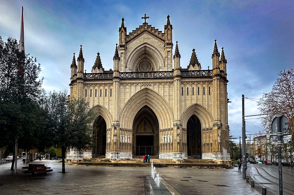 Die neue Kathedrale, Catedral de Santa María in Vitoria-Gasteiz. Foto: Mario Vedderv