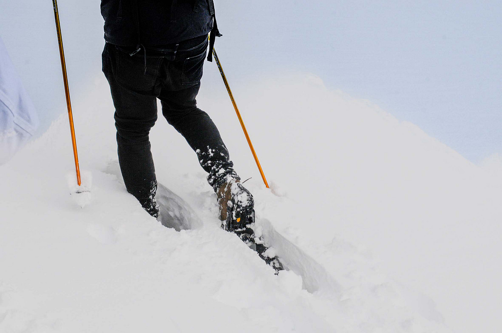 Schneeschuhwandern sei kinderleicht, sagt Bergführer Hubert Nagl. Foto: Oliver Abraham