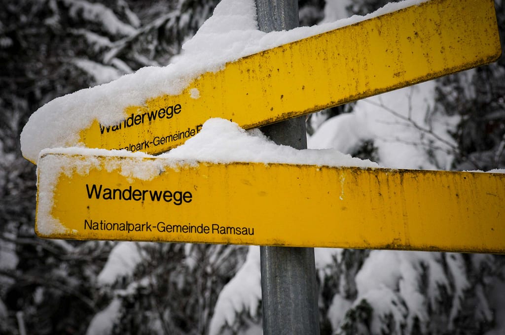 Wegweiser im Schnee. Foto: Oliver Abraham