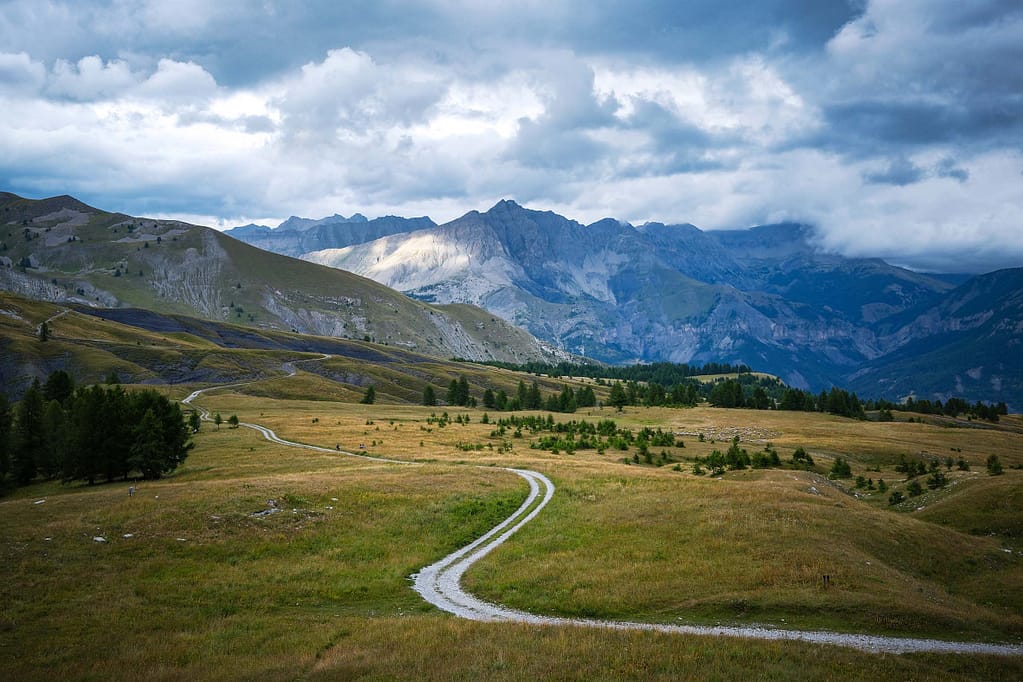 Ein einsamer Weg am Col des Champs. Foto: Mario Vedder