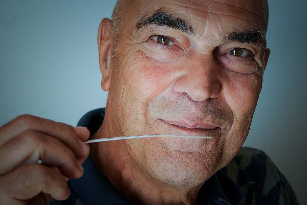 Axel Meyer komponiert Düfte, natürlich auch aus heimischen Lavendel. Foto: Oliver Abraham