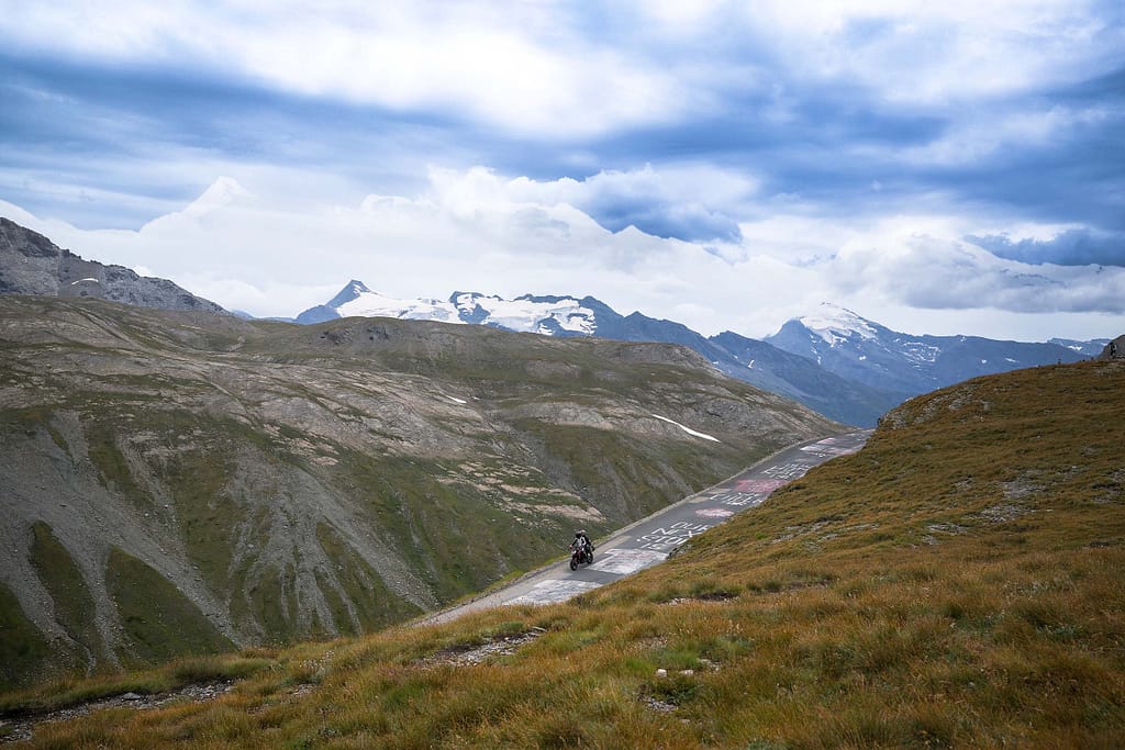 Blick vom Col de l’Isésan auf der Route des Grandes Alpes. Foto: Mario Vedder