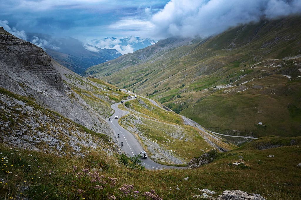 Route des Grandes Alpes bietet kurviges Fahren und immer wieder atemberaubende Ausblicke. Fotos: Mario Vedder