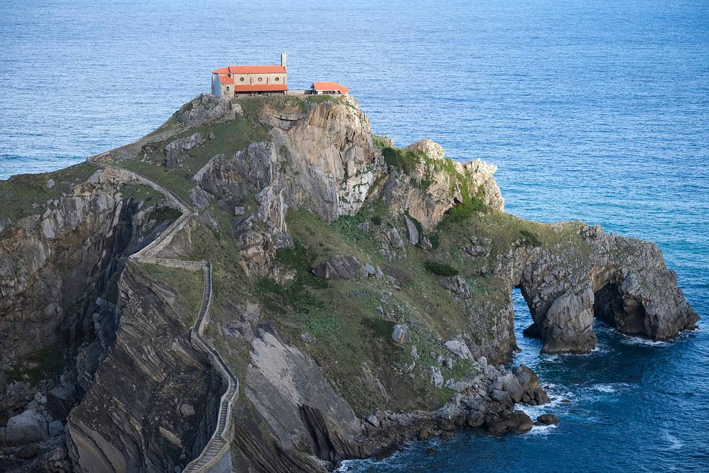 Die mystische Klosterninsel Gaztelugatxe. Fotos: Mario Vedder