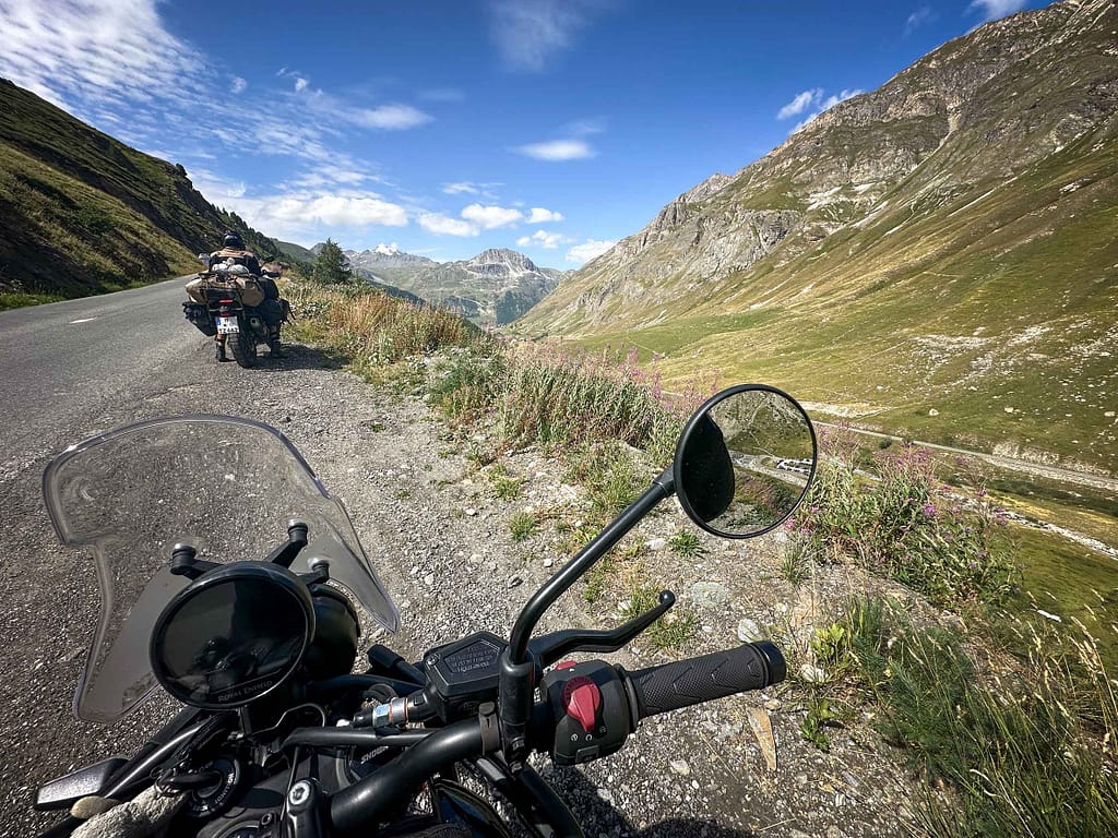 Beliebt bei Biker und Radsportlern: Die Route des Grandes Alpes. Foto: Mario Vedder