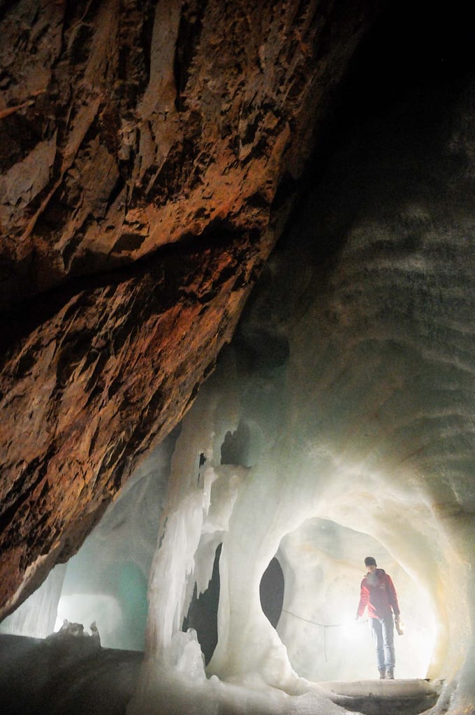 Die Eisriesenwelt in Österreich gilt als die größte Eishöhle der Welt. Foto: Oliver Abraham