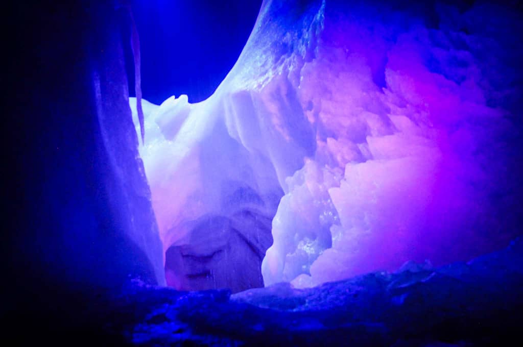 Die Eisformationen in der Dachstein Rieseneishöhle Hallstatt sind einem ständigen Prozess von Werden und Vergehen unterworfen. Foto: Oliver Abraham