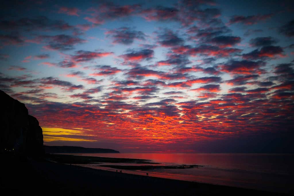 Lichtspektakel über der Küste der Normandie. Foto: Mario Vedder
