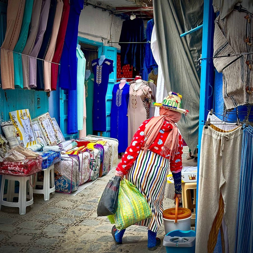 Chefchaouen – Die blaue Stadt Marokkos: Ein Märchen aus 1001 Nuancen Blau 19 Farbe gibt es hier in Hülle und Fülle. Foto: Mario Vedder
