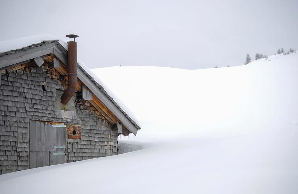 Kulinarische Genusswanderung im winterlichen Bregenzerwald 8 Über die Hochebene im Bregenzerwald weht ein leiser Wind. Foto: Oliver Abraham