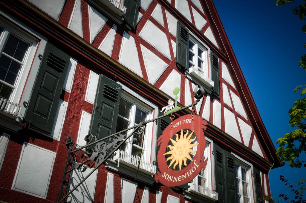 REGION HOHENLOHE: LANDWIRTSCHAFTLICHE TRADITION TRIFFT AUF EINE PRISE EXOTIK 8 Gewürzsäcke in der Manufaktur auf dem Sonnenhof in Wolpertshausen. Hier werden bio-zertifizierte Gewürze aus Kerala, Sansibar und Serbien für die BESH verarbeitet. Foto: Oliver Abraham