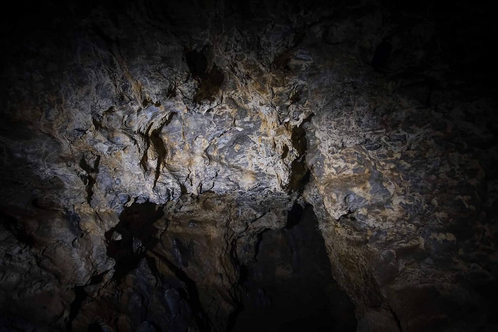 Die Veleda-Höhle in NRW: Whisky, Mythen und faszinierende Entdeckungen 5 Die Veleda-Höhle gilt als eines der ältesten Kultur- und Naturdenkmäler des Sauerlandes. Foto: Mario Vedder