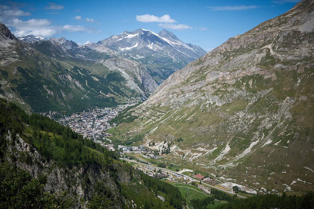 Spitzen-Roadtrip: Route des Grandes Alpes in den französischen Alpen 7 Blick auf Val-d'Isère. Foto: Mario Vedder