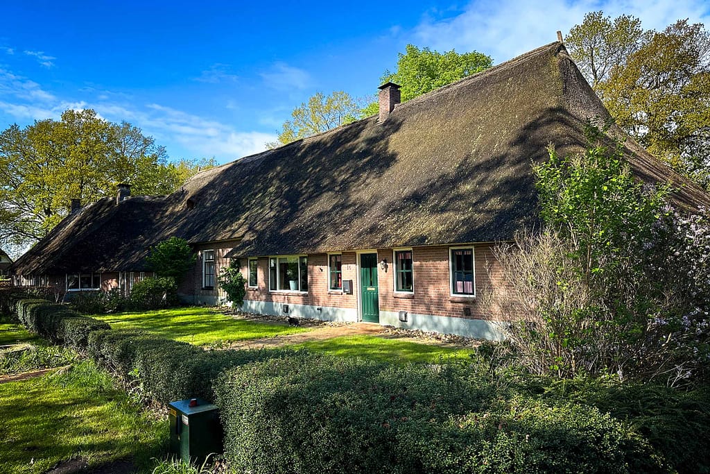 Vincent van Gogh: seine Faszination für Moore und die Ur-Landschaft in Drenthe 12 Prächtige Bauernhäuser mit Reetdach. Foto: Mario Vedder