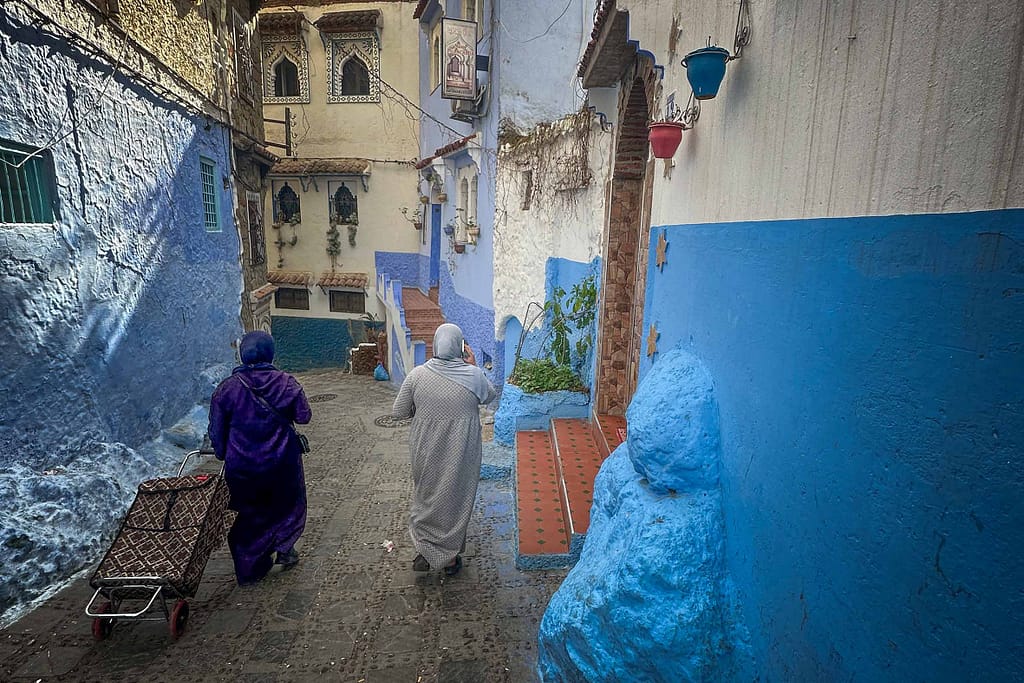 Chefchaouen – Die blaue Stadt Marokkos: Ein Märchen aus 1001 Nuancen Blau 12 In jeder Gasse findet sich etwas blaues. Foto: Mario Vedder