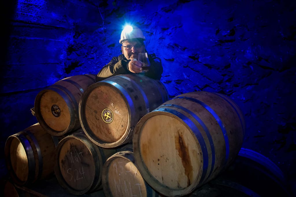 Die Veleda-Höhle in NRW: Whisky, Mythen und faszinierende Entdeckungen 9 Bäcker- und Konditormeister Jörg Liese und sein „Glück Auf Whisky“. Foto: Mario Vedder