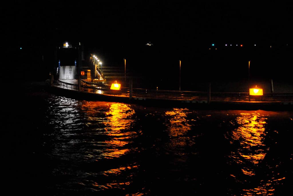 Lichter am Meer: Eine Reise nach Borkum und die Geheimnisse der Seezeichen 4 Lichter ziehen vorüber. Foto: Oliver Abraham