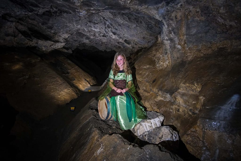 Die Veleda-Höhle in NRW: Whisky, Mythen und faszinierende Entdeckungen 3 War Veleda wirklich in dieser Höhle? Saß sie hier auf diesem Stein und sagte die Zukunft voraus? Foto: Mario Vedder