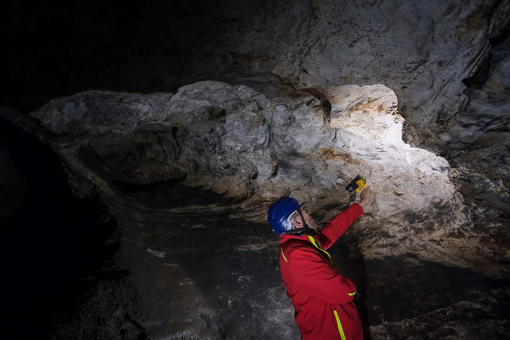 Die Veleda-Höhle in NRW: Whisky, Mythen und faszinierende Entdeckungen 6 Die Veleda-Höhle in NRW: Whisky, Mythen und faszinierende Entdeckungen – Travelling Journal