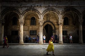 Jadranska Magistrala: Die 10 spektakulärsten Highlights der kroatischen Küstenstraße 16 Die Jadranska Magistrala mit dem Motorrad: 10 unvergessliche Stopps von Rijeka bis Dubrovnik. Kurven, Küste & Kultur an Kroatiens legendärer Küstenstraße. Jadranska Magistrala Motorrad