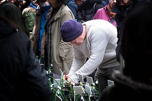 Schneeglöckchen-Tage Kloster Knechtsteden: Zarte Lichtblicke im Wintergrau 10 Joe Sharman, der „König der Schneeglöckchen" und renommierter Züchter aus der "Monksilver Nursery". Foto: Mario Vedder