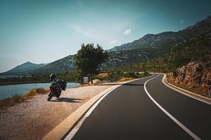 Jadranska Magistrala: Die 10 spektakulärsten Highlights der kroatischen Küstenstraße 3 Die Jadranska Magistrala mit dem Motorrad: 10 unvergessliche Stopps von Rijeka bis Dubrovnik. Kurven, Küste & Kultur an Kroatiens legendärer Küstenstraße. Jadranska Magistrala Motorrad