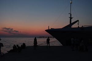 Jadranska Magistrala: Die 10 spektakulärsten Highlights der kroatischen Küstenstraße 6 Die Jadranska Magistrala mit dem Motorrad: 10 unvergessliche Stopps von Rijeka bis Dubrovnik. Kurven, Küste & Kultur an Kroatiens legendärer Küstenstraße. Jadranska Magistrala Motorrad