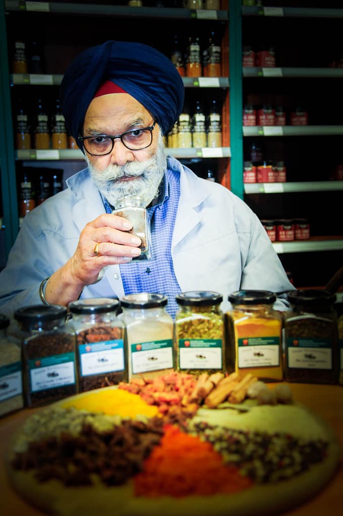 REGION HOHENLOHE: LANDWIRTSCHAFTLICHE TRADITION TRIFFT AUF EINE PRISE EXOTIK 9 Gurmeet Singh Multani Gewürzexperte Masala Mischung Punjab Indien. Schwäbisch-Hällisches Landschwein