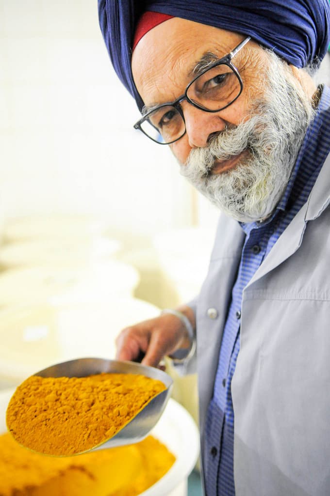 REGION HOHENLOHE: LANDWIRTSCHAFTLICHE TRADITION TRIFFT AUF EINE PRISE EXOTIK 10 Gurmeet Singh Multani Gewürzexperte Masala Mischung Punjab Indien.
