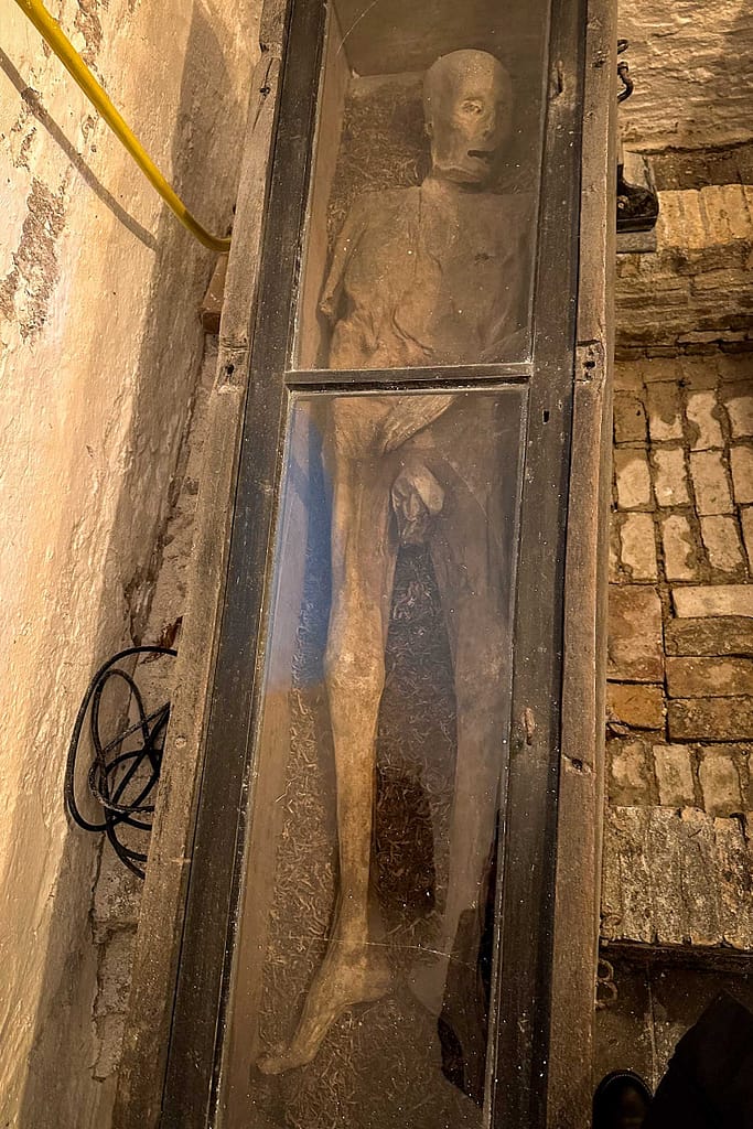 Die Mumien von Wiuwert – Ein mysteriöses Geheimnis in Friesland 7 Die Mumien von Wiuwert – Ein mysteriöses Geheimnis in Friesland – Travelling Journal