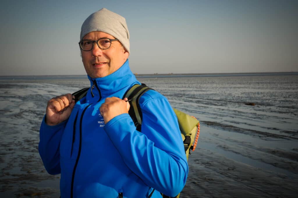 Neuwerk Wattwanderung: Abenteuer zur Hamburger Insel ab Cuxhaven 1 Neuwerk Wattwanderung mit Wattführer Matthias Magiera von „Wunderwelt Watt“. Foto: Oliver Abraham