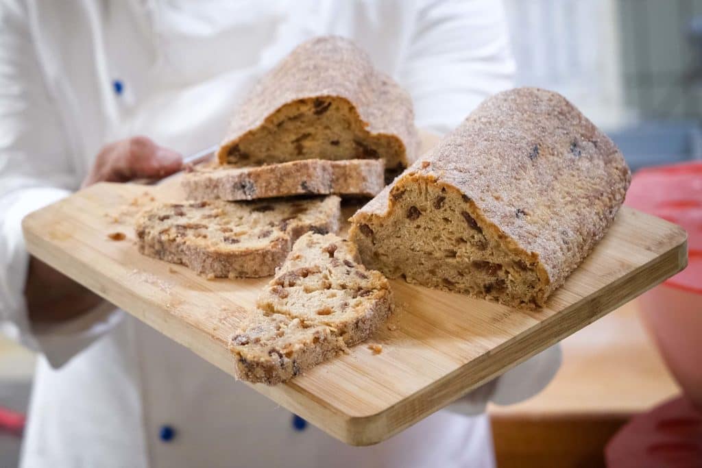Christstollen aus dem Bergwerk Ramsbeck: Ein Sauerländer Genuss-Geheimnis 12 Christstollen in der Backstube in Bestwig-Ostwig. Foto: Mario Vedder