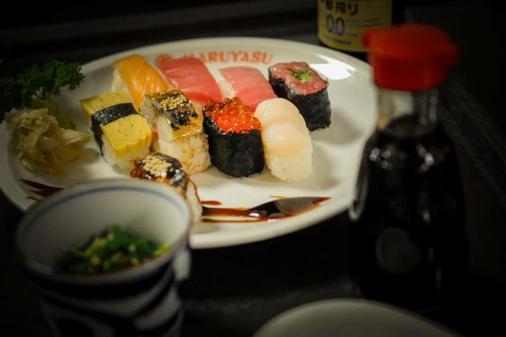 Little Tokyo in Düsseldorf: Kulinarische Entdeckungsreise durch Japans Kultur 4 Sushi im „Maruyasu“, mitten in „Little Tokyo“. Foto: Oliver Abraham